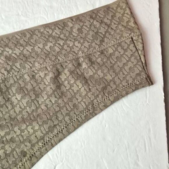 SKIMS LOGO V CUT PANTY NWT - Picture 5 of 9